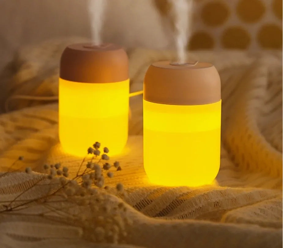 White cylindrical USB-powered mini humidifier with aromatherapy function for essential oils