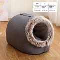 Fleece-lined closed cat sleeping bag nest in grey colour, shown with M size dimensions of 40x30x28 cm.