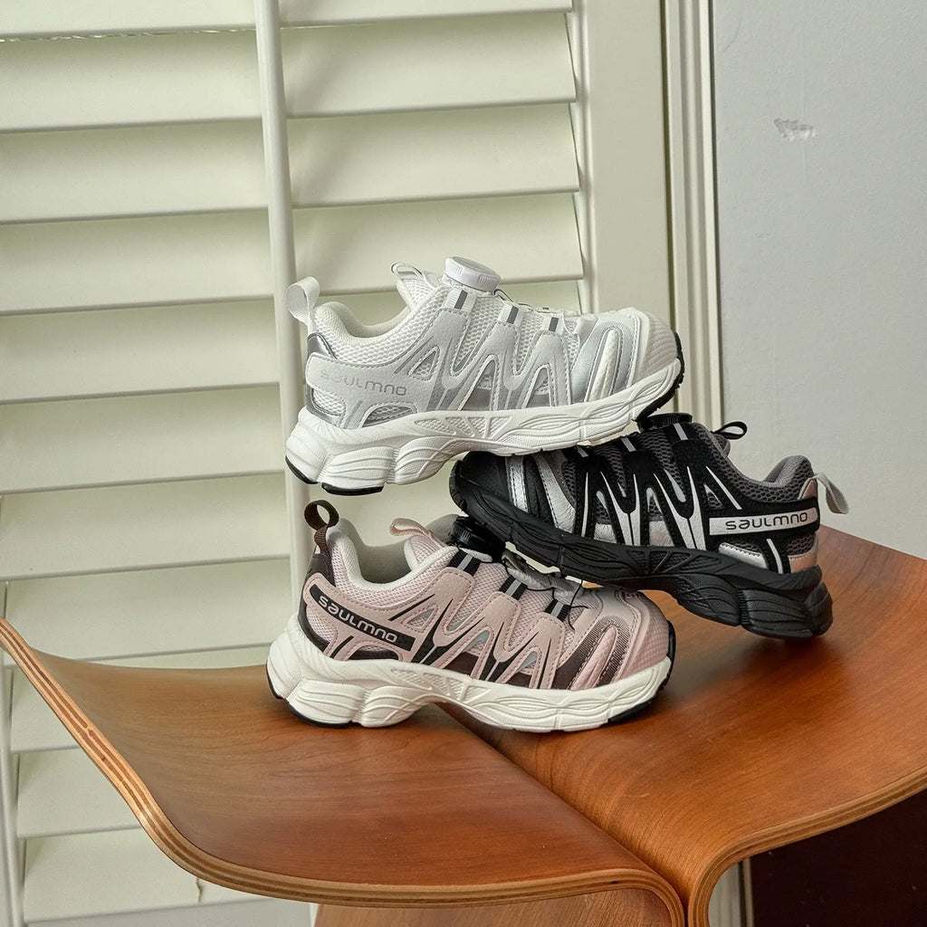 Girls lightweight casual shoes in black, beige or pink with PU leather mesh upper