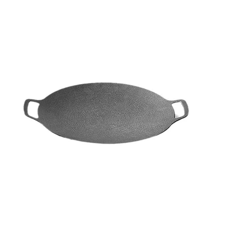 Round Maifan stone non-stick baking tray in iron, shown in 28cm to 38cm sizes for oven baking