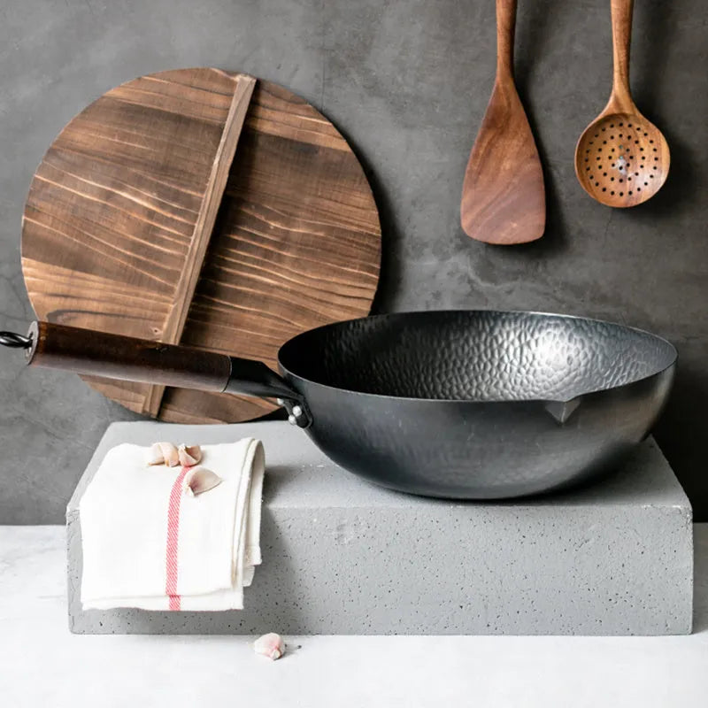 Traditional black iron wok with wooden handle, 40cm diameter cooking pan