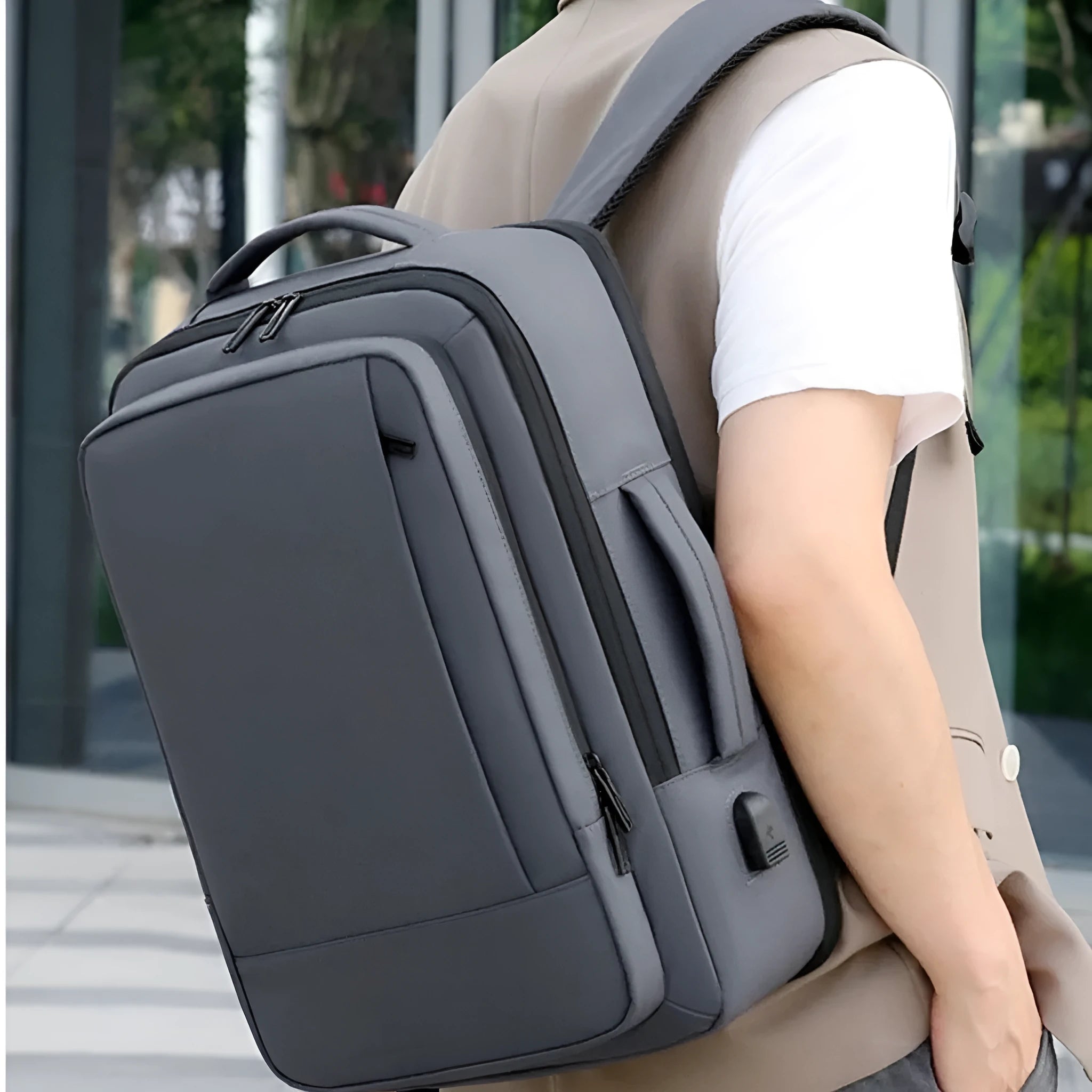 Men's waterproof Oxford cloth backpack with 20-35L capacity for business travel