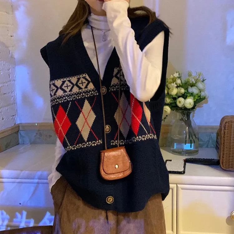 Sleeveless loose cardigan with diamond plaid pattern in acrylic knit fabric