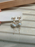 Original flower earrings in copper wire and resin, available in blue, green, pink, and purple, one pair.