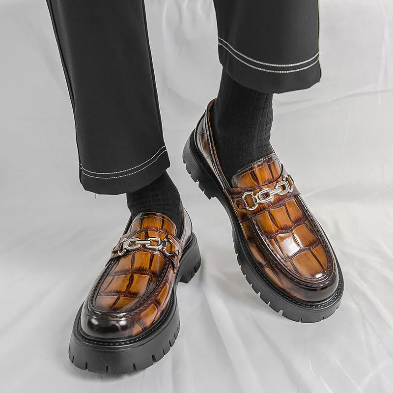 Men's crocodile pattern loafers in British style with flat heel, available in multiple colours and extended sizes