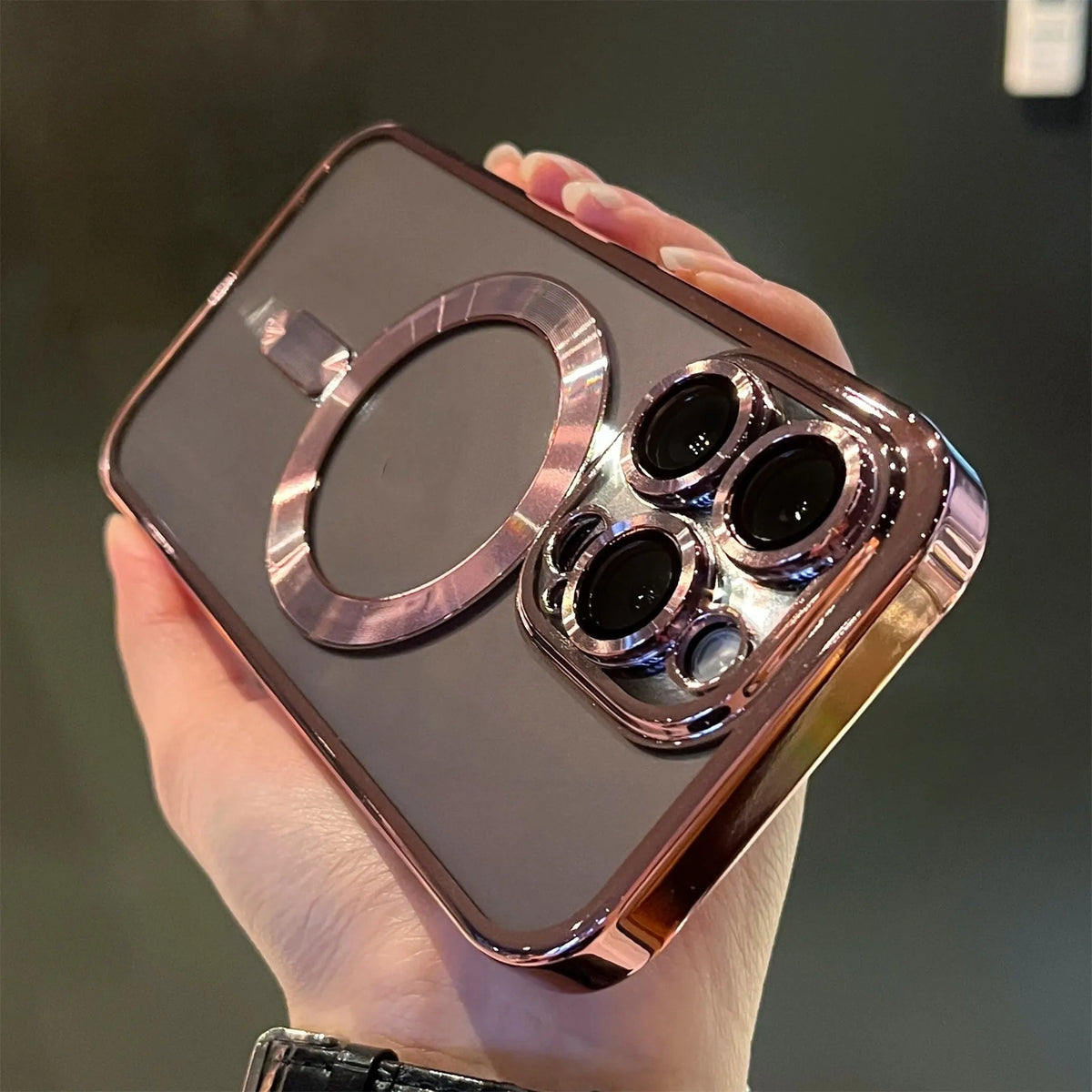 TPU electroplating magnetic phone case for iPhone 15 16 17 series in black showing transparent back and reflective edges