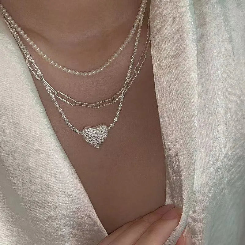 Alloy heart shape clavicle chain necklace with electroplated finish worn as a fashion pendant