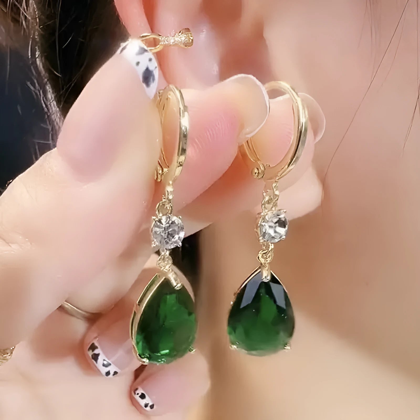 A pair of green geometric teardrop fashion earrings made from alloy.