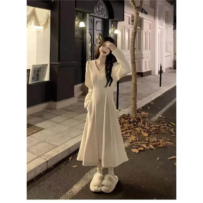 Women's white V-neck polyester knitted suspender dress with princess sleeves