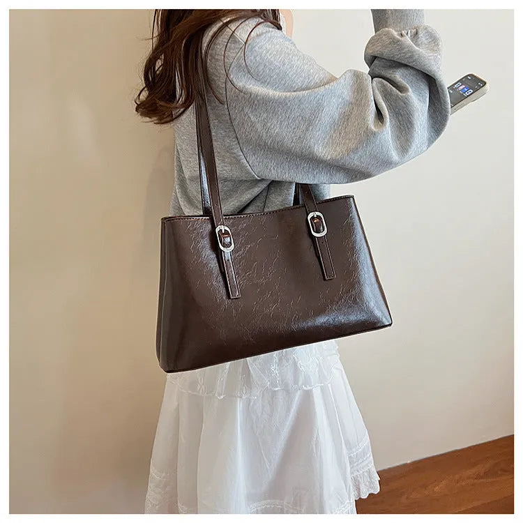 Retro underarm shoulder bag in PU material with horizontal square shape, double jointed strap, and sandwich pocket – large capacity handbag
