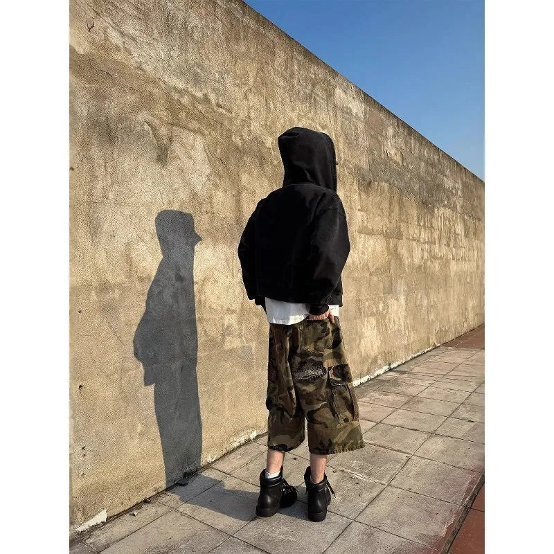 Men's loose straight camouflage cropped jeans with retro patch and ripped detailing in cotton fabric