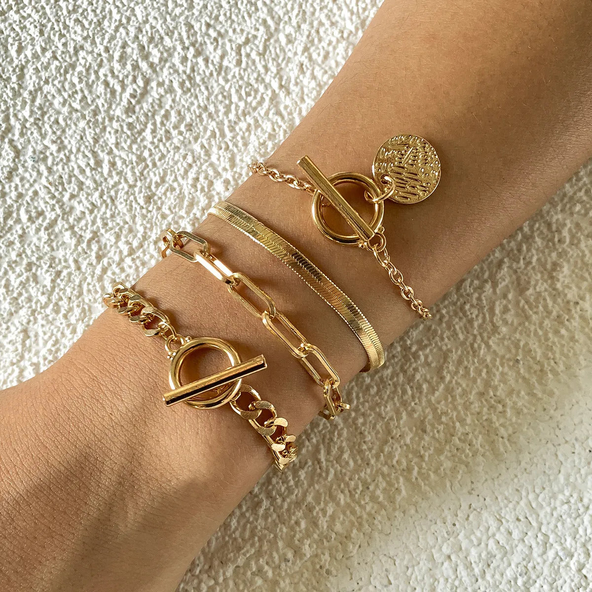Set of 4 metal chain bracelets in gold or silver with snake bone and hollow chain designs