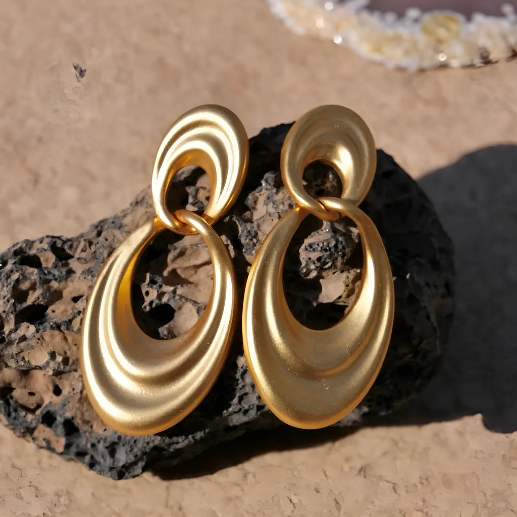 Women's French retro double circle earrings with U-shaped design in quicksand copper finish