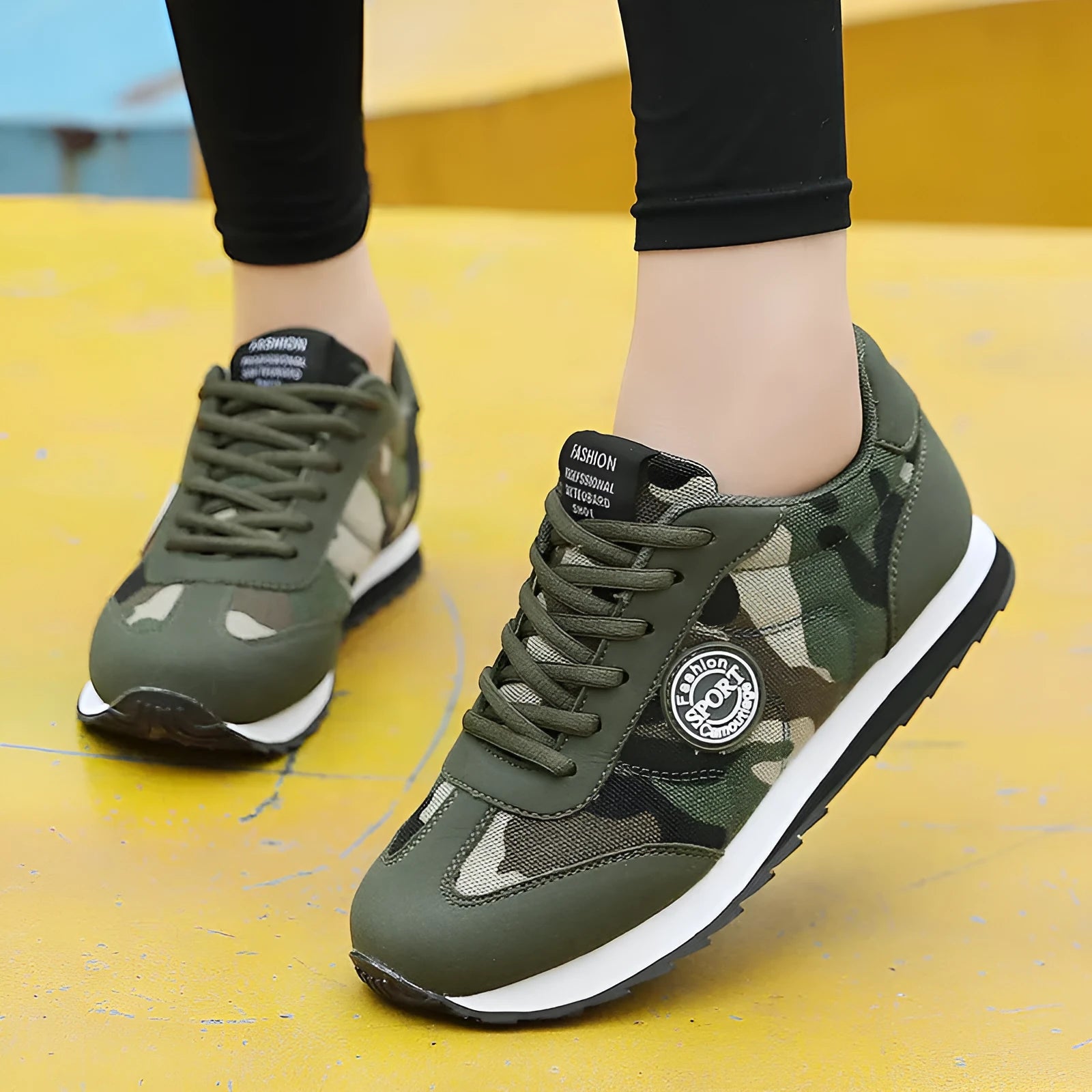 Camouflage pattern sports running shoes with suede upper and breathable mesh lining