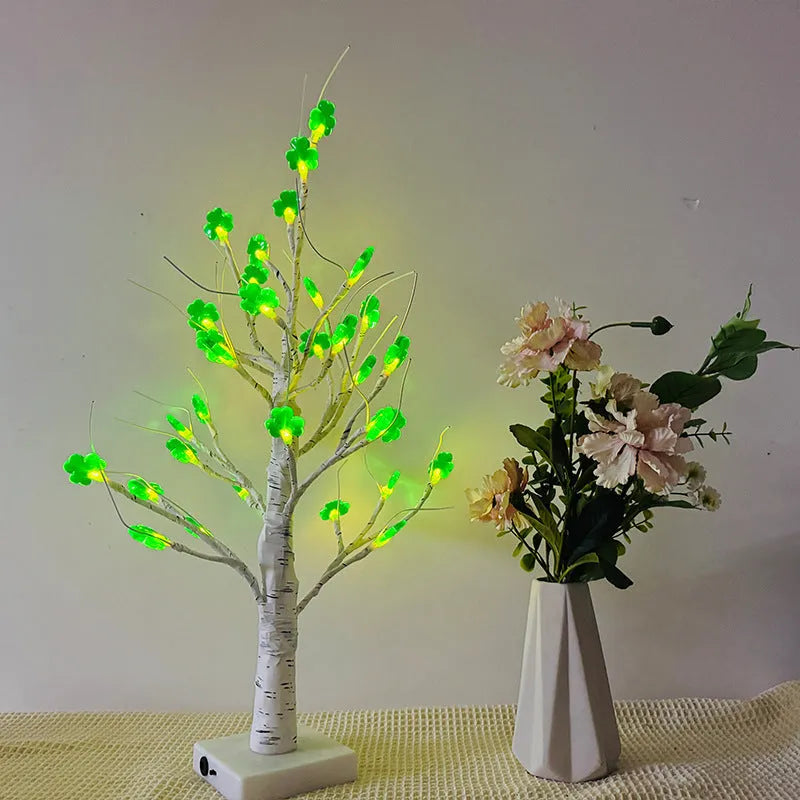 St Patrick's Day clover tree light with battery box, 30 LED beads, 3000K warm light, and ABS shell