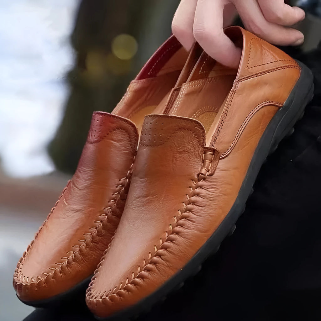 Men's business casual small leather shoes with PU upper, PVC sole, latex insole, black or brown, sizes 39-44