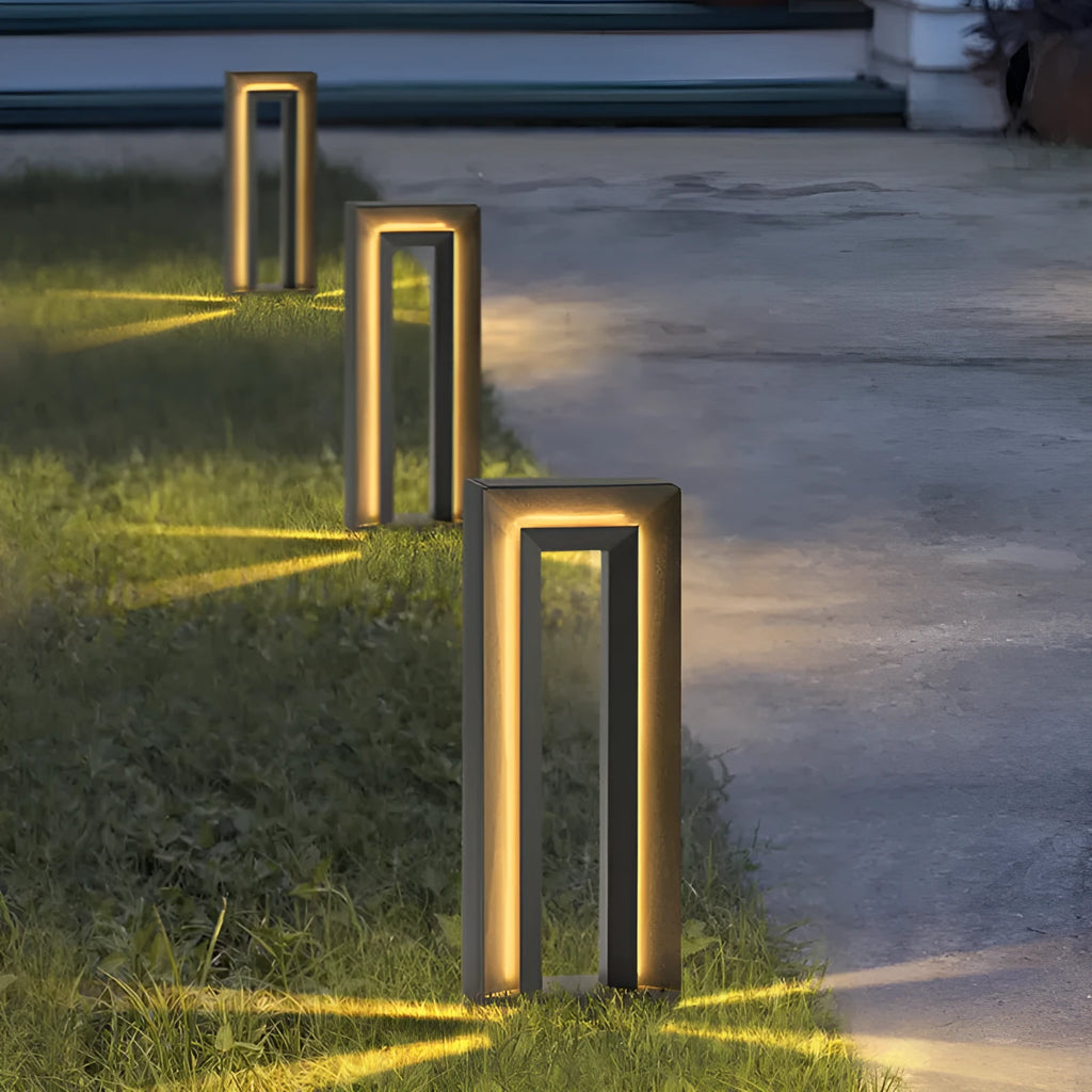 Square stainless steel and acrylic solar courtyard garden lamp with geometric design for outdoor landscape lighting.