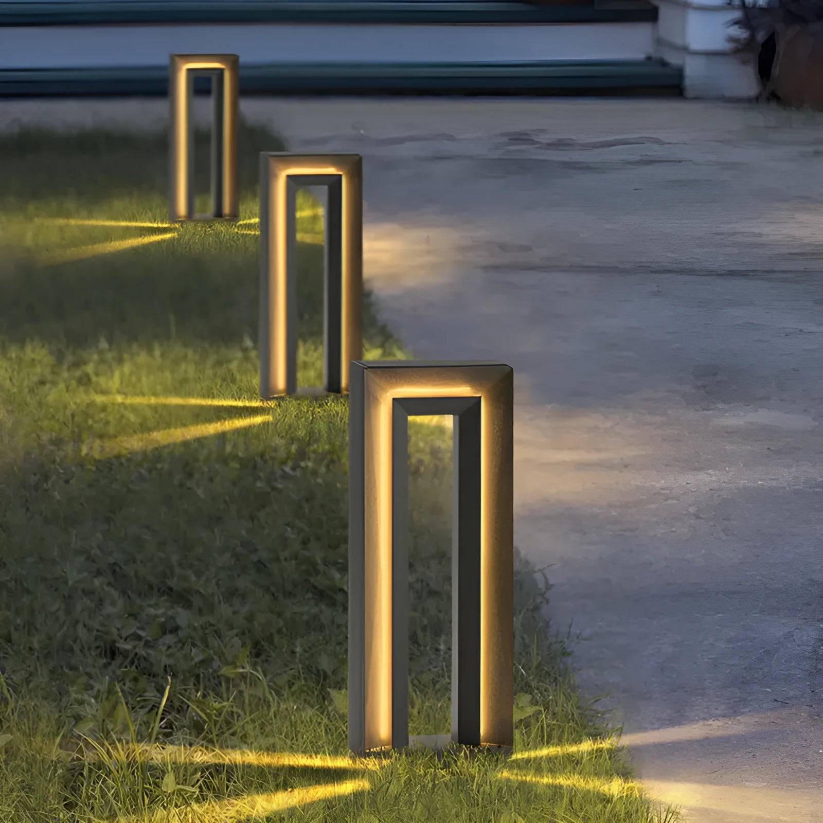 Square stainless steel and acrylic solar courtyard garden lamp with geometric design for outdoor landscape lighting.