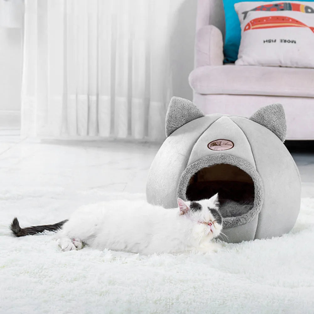 Fully enclosed winter cat nest sofa bed in plush fabric, size available up to 40cm