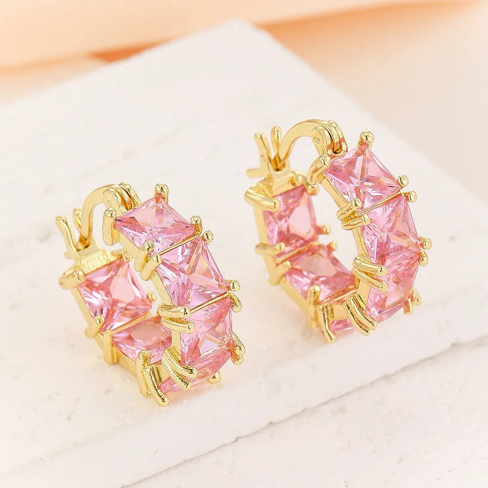 Geometric U-shaped gold ear ring with round black zircon stones