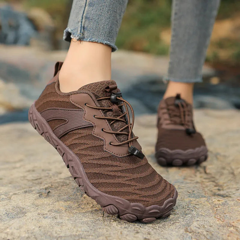 Breathable lightweight outdoor hiking shoes with low-top design and rubber sole in black colour