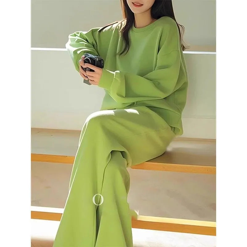Women's solid colour casual sweater pants set with round neck and flight sleeves in green