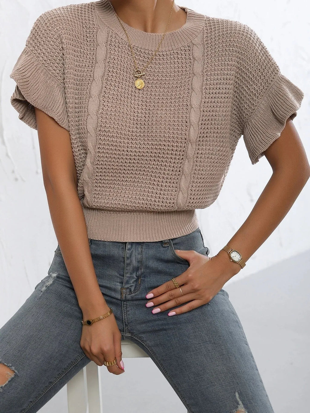 Loose round neck knitted pullover sweater with ruffled short sleeves in khaki colour