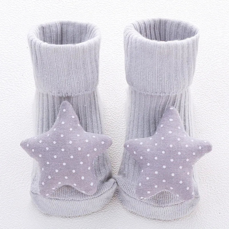 Baby socks in cotton with breathable sweat-absorbing features, available in multiple colours and XS S M sizes for infants