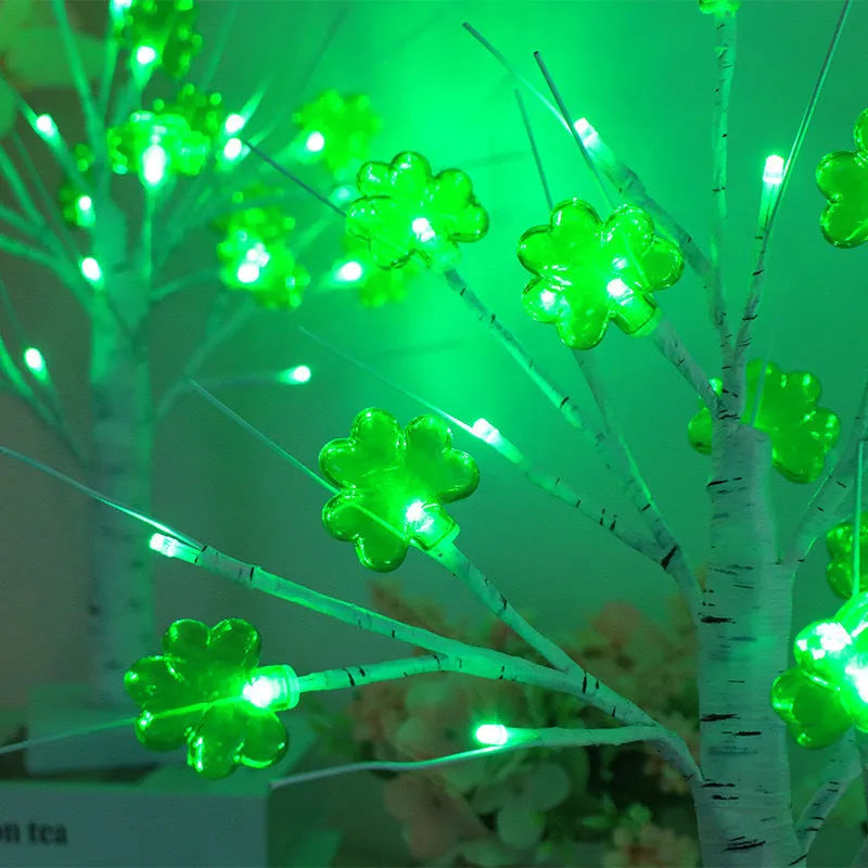 St Patrick's Day clover tree light with battery box, 30 LED beads, 3000K warm light, and ABS shell
