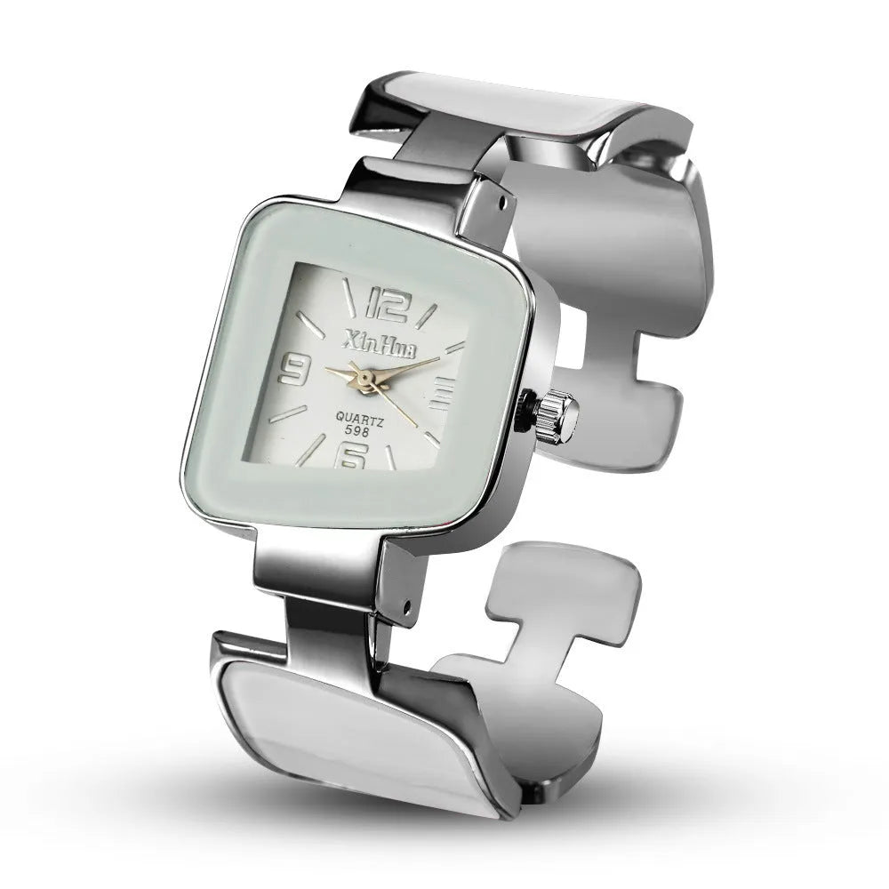 Bracelet quartz watch with alloy band, 2.6cm dial, mineral glass face, side view