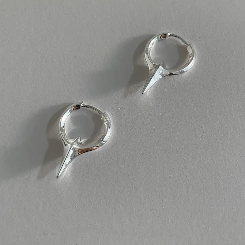 Geometric star ear clip for women in platinum colour with copper construction and electroplated finish