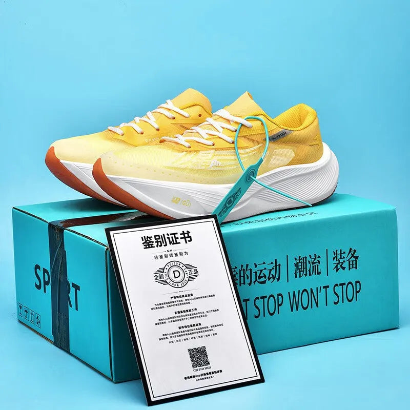 Low-top racing sneaker in glacier colour with carbon plate, natural rubber sole, and lace-up front.