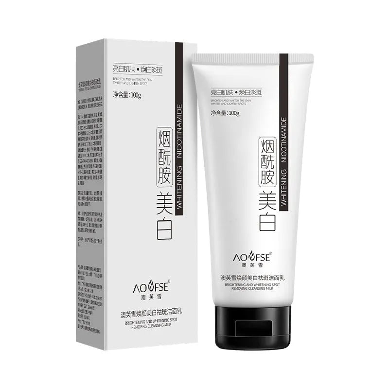 White tube of 100ml whitening and freckle-removing facial cleanser for pore cleansing.
