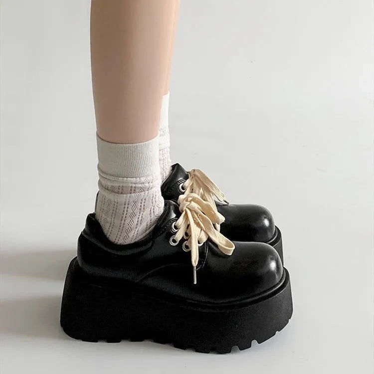 Black matte women's lace-up platform shoes with a chunky 6-8cm rubber sole and round toe.