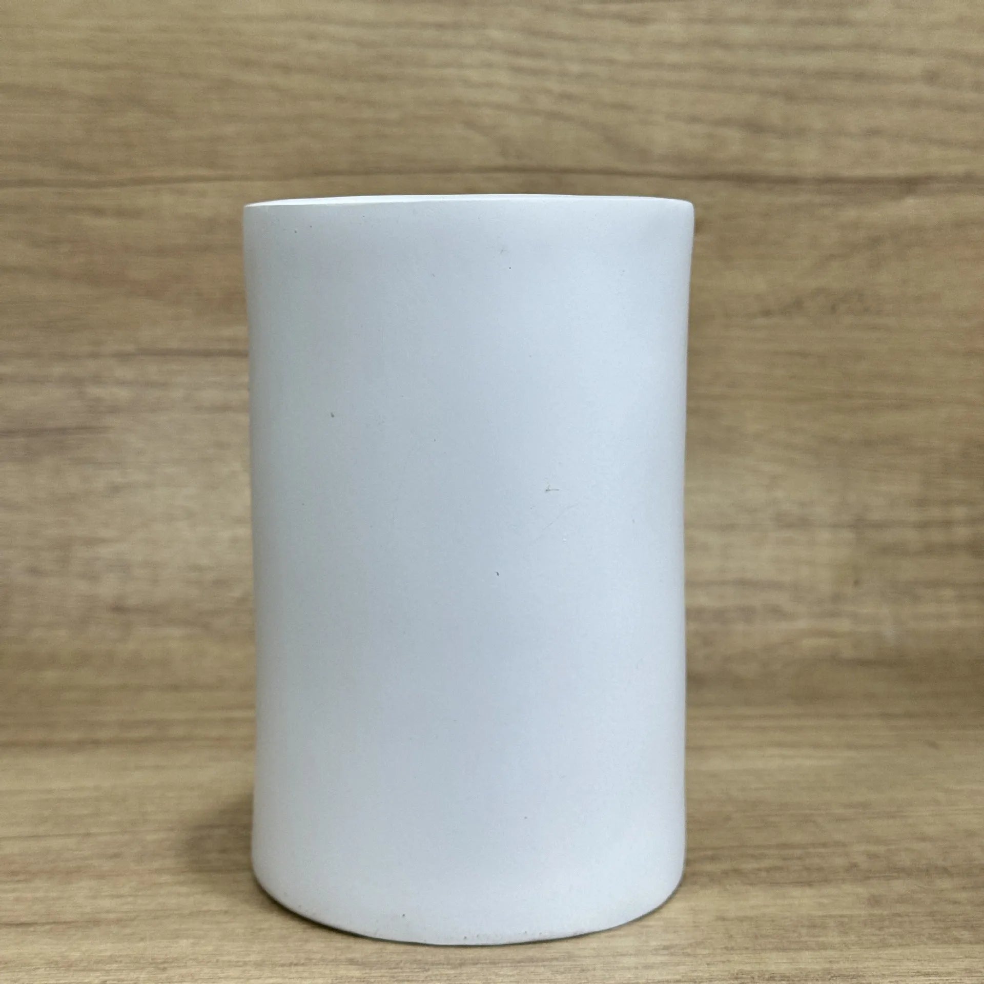 American style resin tissue box cover with humorous design measuring 8.5 by 14.6cm