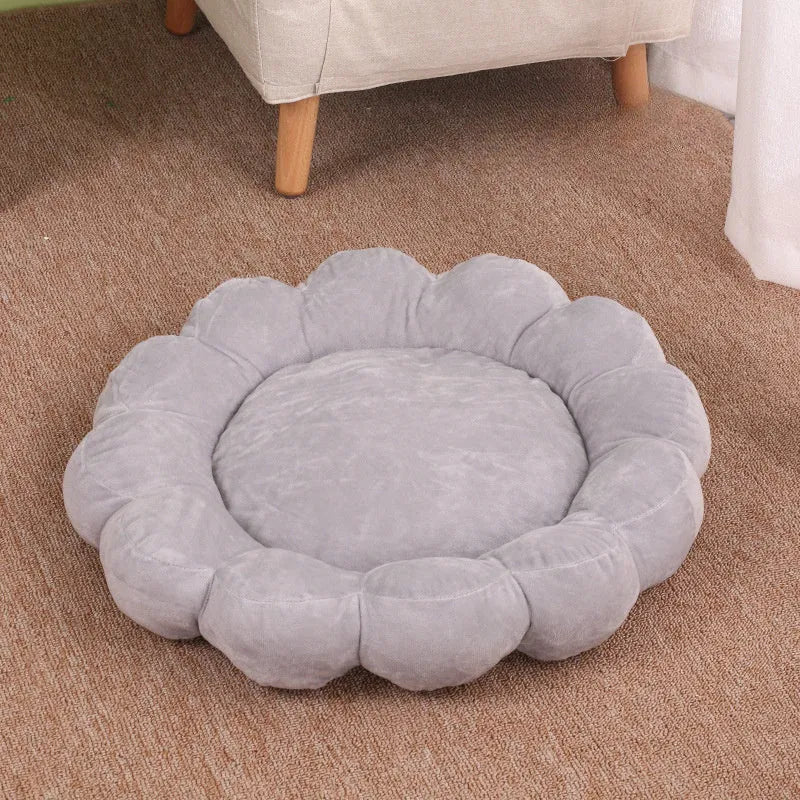 Blue half-surrounded plush pet bed with petal pattern, measuring 50x50cm, for dogs and cats.