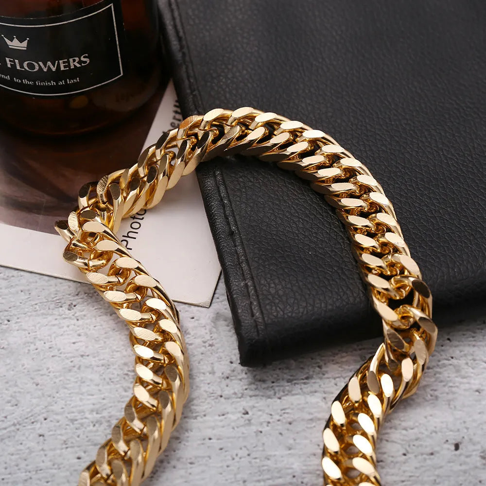 Women's gold chain necklace with 32cm chain and 6cm pendant in electroplated alloy