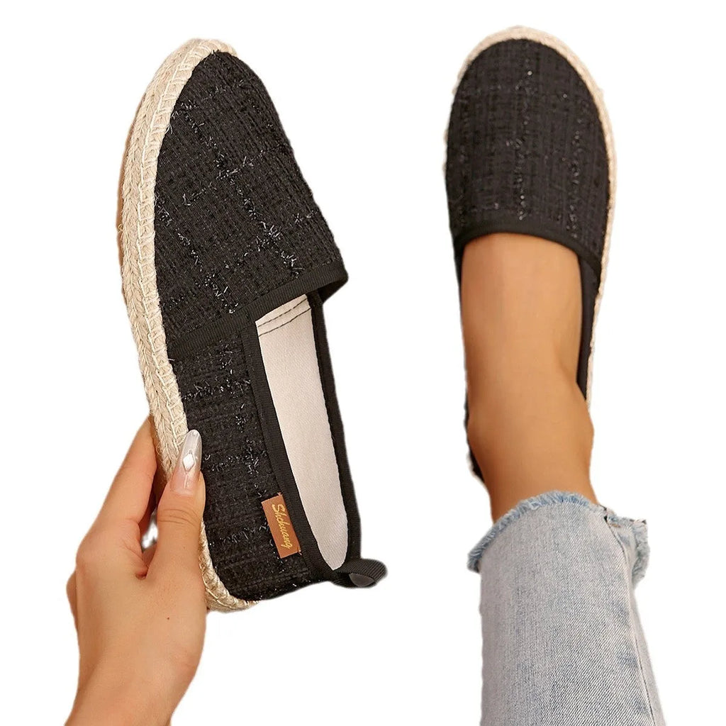 Casual fisherman shoes with canvas upper and rope bottom in beige colour