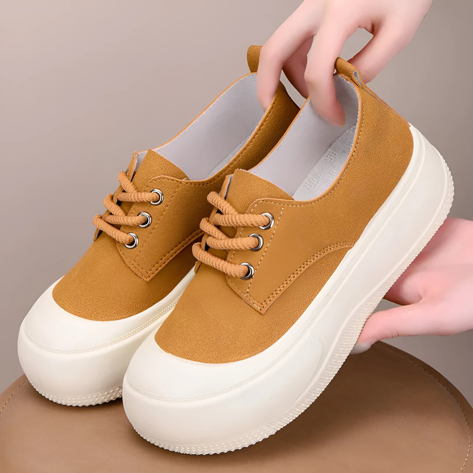 Women's beige suede platform loafers with round toe and front lace-up on a 4cm rubber sole.