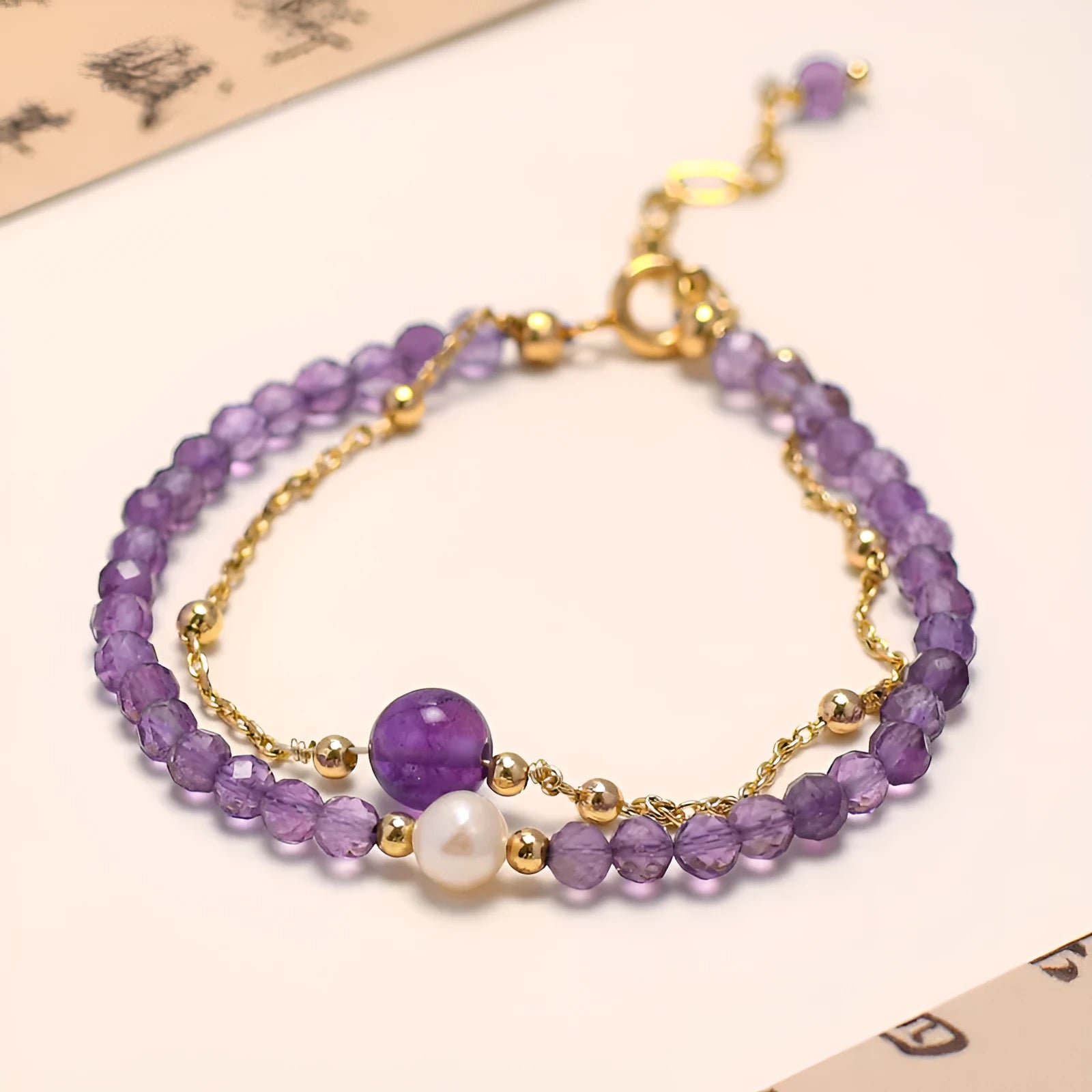Chinese style amethyst colour crystal bracelet for women with diamond-shaped beads.