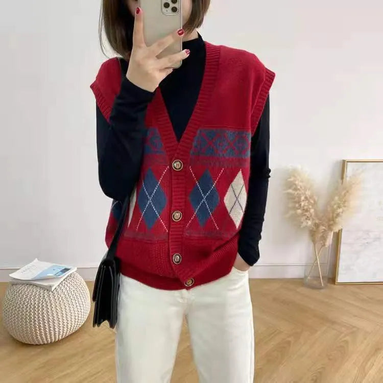 Sleeveless loose cardigan with diamond plaid pattern in acrylic knit fabric