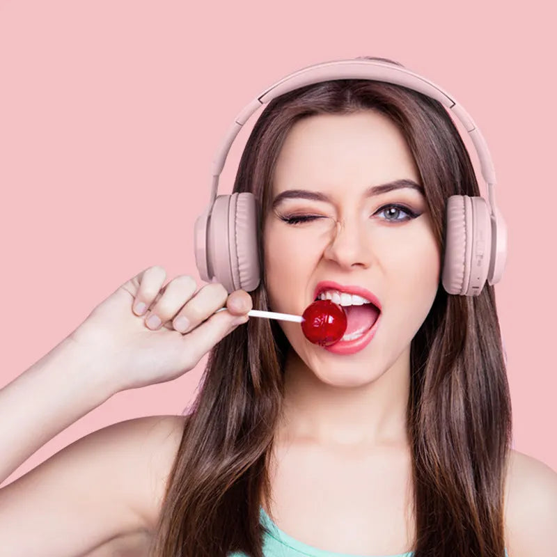 Wireless children's headphones with RGB lights in pink or purple colour options