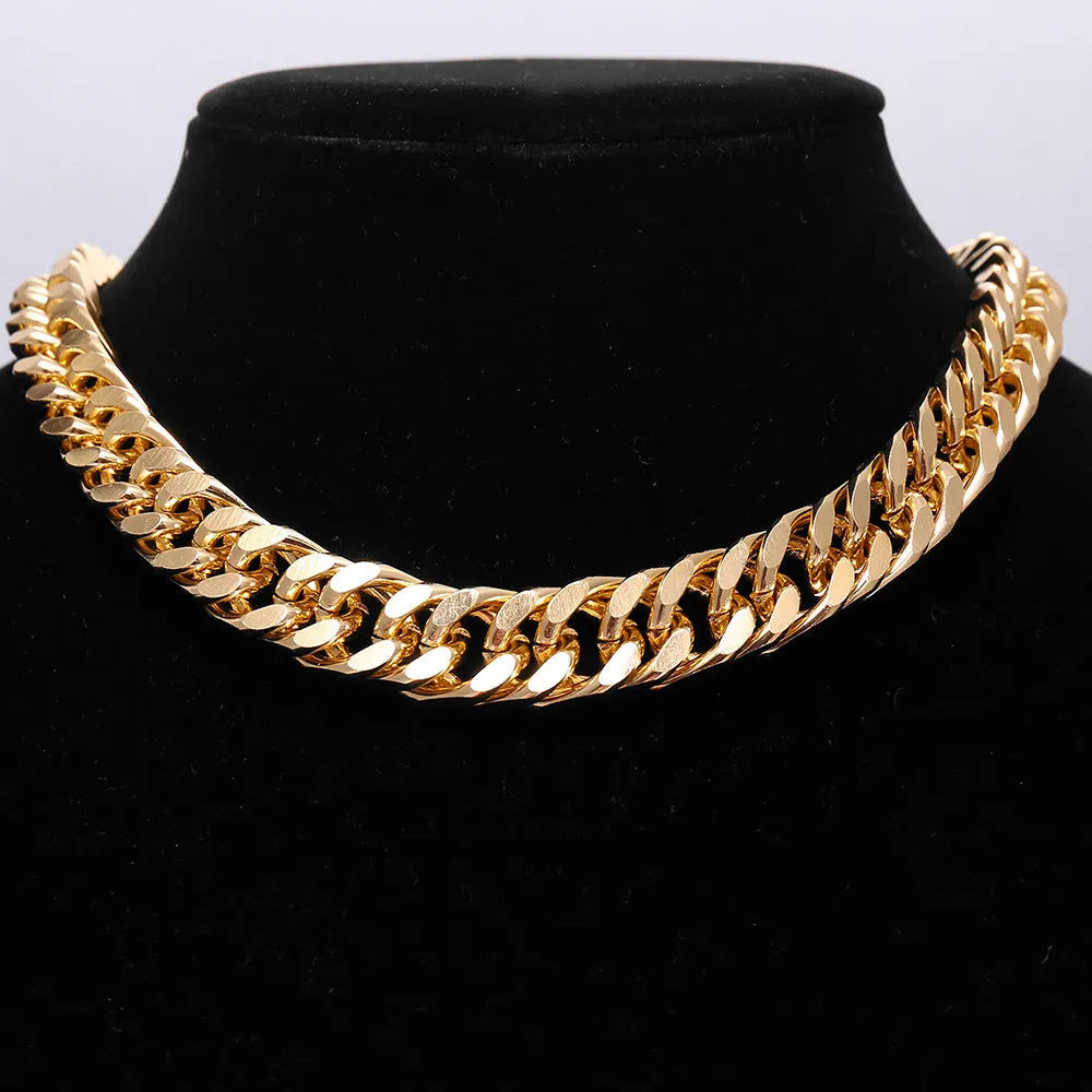 Women's gold chain necklace with 32cm chain and 6cm pendant in electroplated alloy