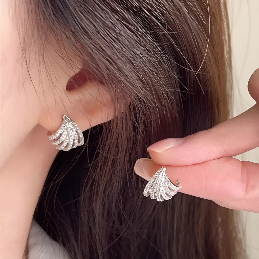 Women's geometric line design earrings in platinum colour with zircon material