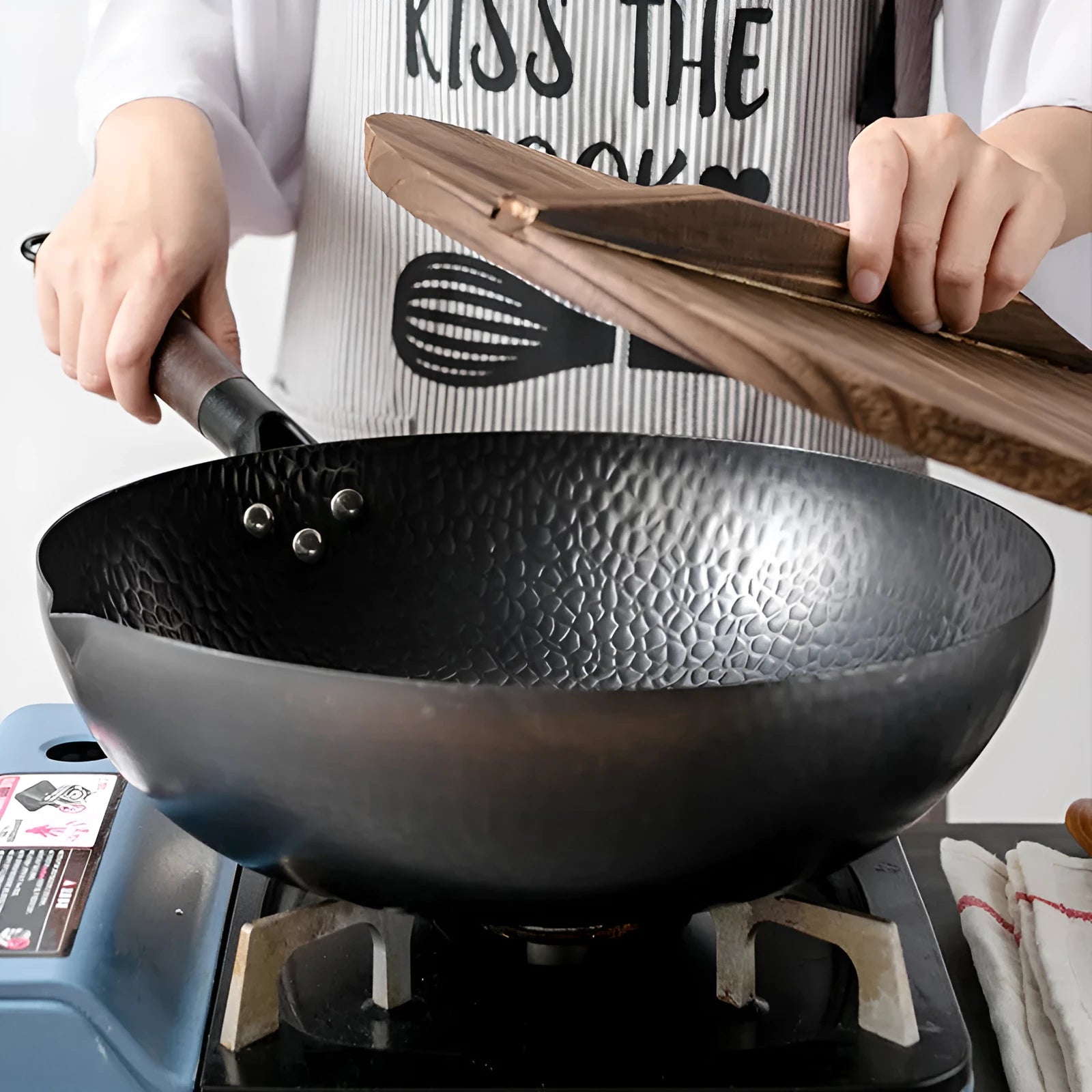 Traditional black iron wok with wooden handle, 40cm diameter cooking pan