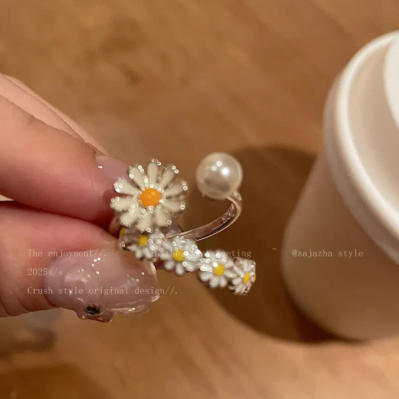 Little Daisy women's twin opening ring set in copper, one with a pearl and one plain.