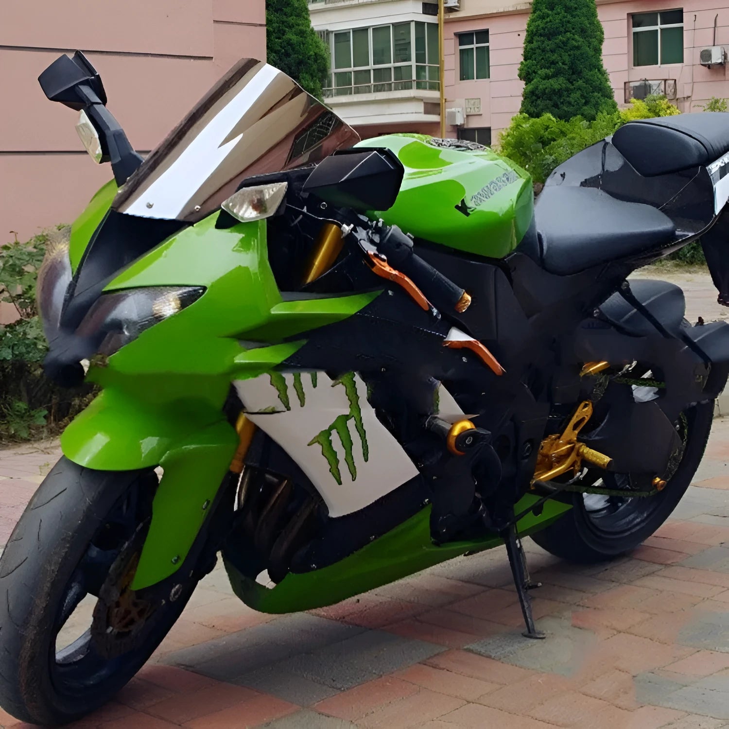 Transparent blue and brown motorcycle windscreen for Kawasaki ZX-6R and ZX-10R sportbikes.