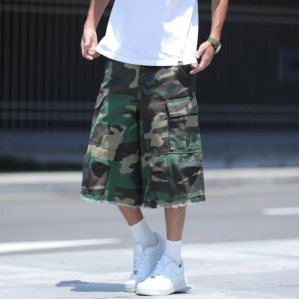 Men's cotton camouflage shorts in American retro style with loose fit and cropped length