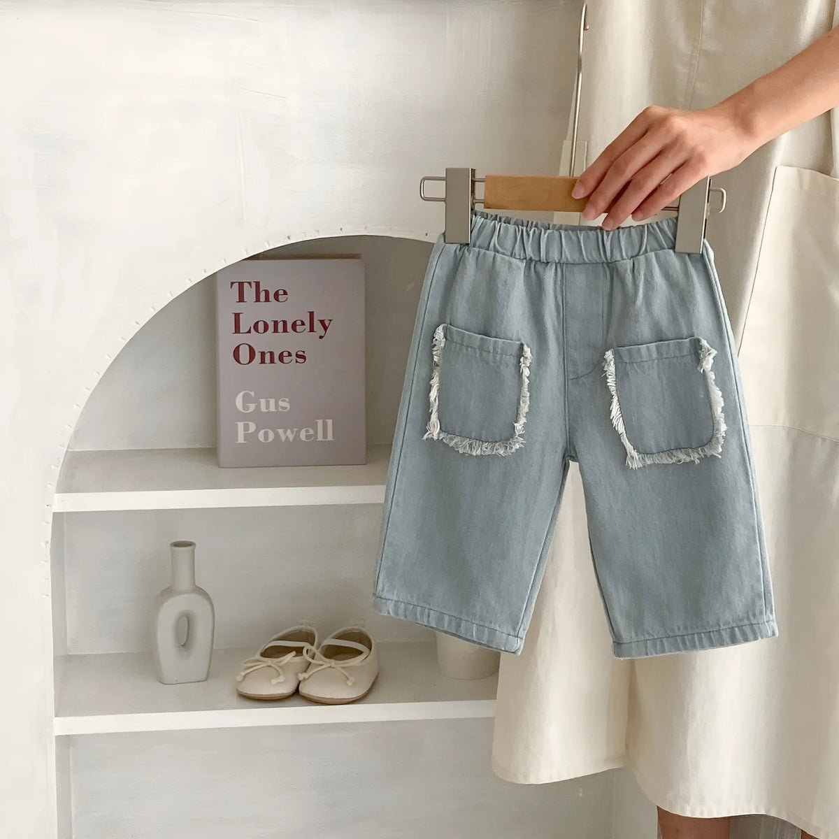Children's burrs pocket cotton denim cropped pants in denim colour with hairband belt closure