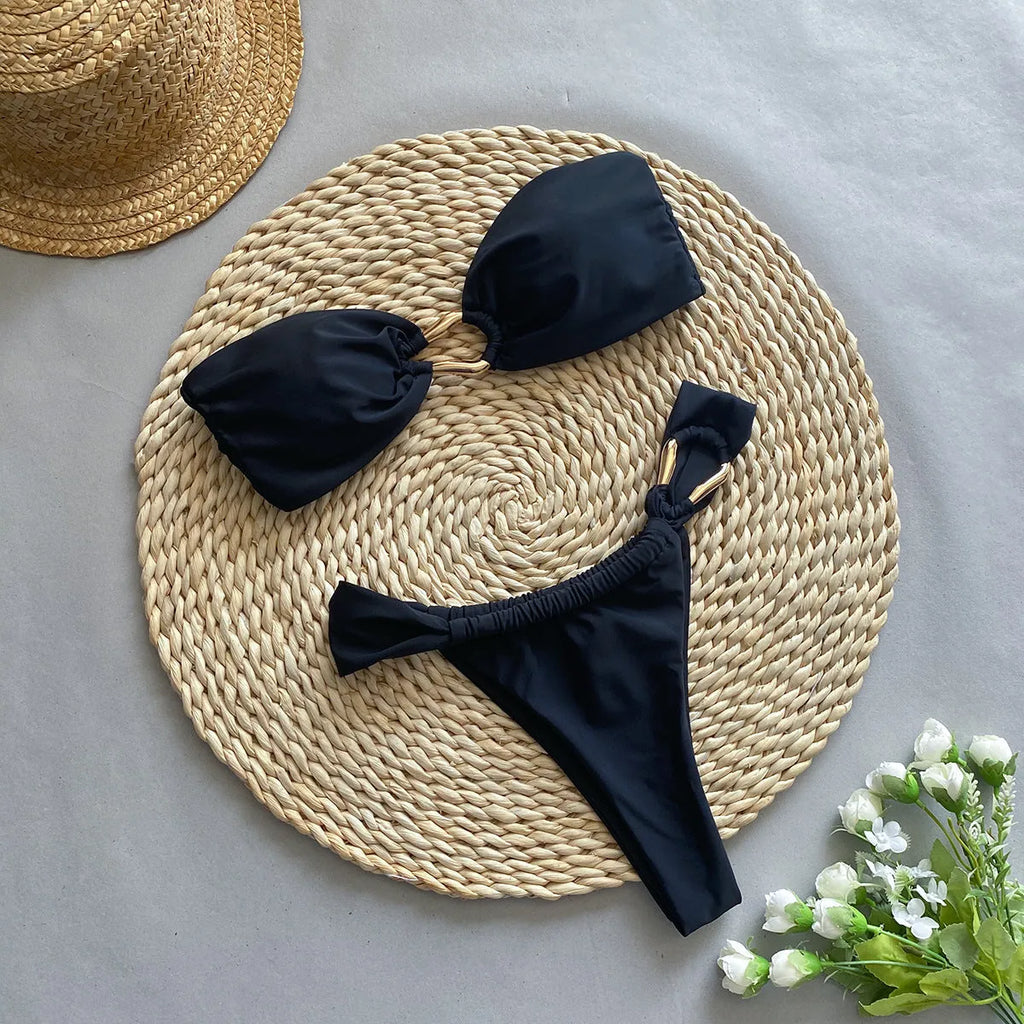 Black low-waist bikini swimsuit for women with solid colour and split briefs design
